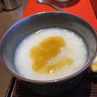 日本料理 鳥羽別邸 華暦 - 出汁の効いた餡をかけていただいても美味しい