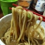 麺や而今 大東本店 - つけ汁がからむ！