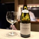 多仁本 - シャブリですから、もちろんミネラリー。
      しっかりと塩味が感じられるほどですから、この素晴らしい煮物椀との親和性はとても高いです。