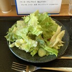 シャモニーモンブラン - 今日も大盛りサラダ