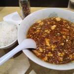中国屋台十八番 - マーボーめん 930円 小ライス 120円