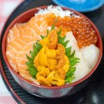 定食 めし屋 - 料理写真:2025.4 サーモン・ホタテ・カニ・いくら丼（2,000円）バフンウニ（1,000円）