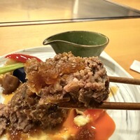 本格肉料理 丸小 - 玉ねぎソースも調和