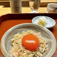 木山 - ⑪ ４種の食事と汁物から
                　じゃこご飯（卵黄のせ）