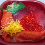 浜めし 丼丸 - まぐろサーモンいくら丼￥640