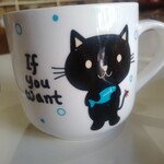 レストラン・テル - 〝幸せを呼ぶ緊張感の無い黒猫カップ〟(表)