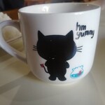 レストラン・テル - 〝幸せを呼ぶ緊張感の無い黒猫カップ〟(裏)