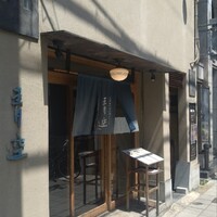 自家製粉石臼挽きうどん 青空blue 本店 - 入口