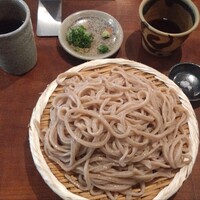 自家製粉石臼挽きうどん 青空blue 本店 - 自家製粉粗挽きざるうどん大盛り１１４０円