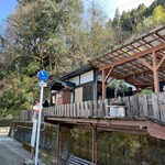 とりそば 下地橋 - テラスと外観