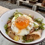 とりそば 下地橋 - ぶた黄身丼530円