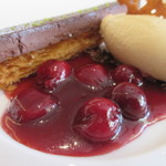 PATINASTELLA - 焦がしたショコラパイチェリーソースとギネスビールのアイスとともに