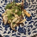 お好み焼き 義 - イカとキノコのバター焼き