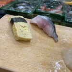 とも恵寿し - たまごと生さばです。