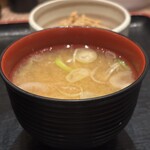 一夜干しと海鮮丼 できたて屋 - アサリの味噌汁