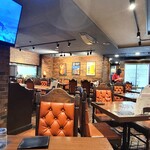 ビアレストラン Pubキリン - お店、内観。昭和なビアホールといった感じ。