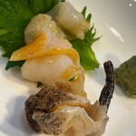 たちばな寿司 - 奥が長笊貝。手前が粒貝