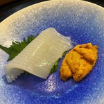 たちばな寿司 - 白イカとムラサキウニを小皿にいただきました