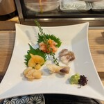 たちばな寿司 - 春は貝の季節。メニューにも多くの貝が書かれていたので、迷うことなく貝盛りを注文