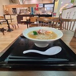 麦の龍 - 中華そばとお店の内観