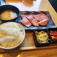 焼肉 ギュウトピア - 特上カルビ・ロース合盛りランチ