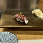 寿し幸 実宇栄 - アジ！美味しかった。味は江戸前で１人１万前後かなーという印象。値段来てびっくり。金額合ってるか聞いてしまった。