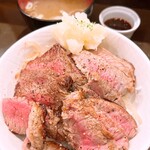 TOKYO ステーキ丼 ガブス - ハーフ＆ハーフ丼 200g
ガブス100g＋チャックアイ 100g¥1400（税込）