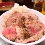 TOKYO ステーキ丼 ガブス - ハーフ＆ハーフ丼 200g
ガブス100g＋チャックアイ 100g¥1400（税込）