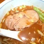 赤坂一点張 - 大き目のチャーシューと絹サヤ