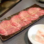 肉問屋 - ネギ塩タン (810円) '14 7月中旬