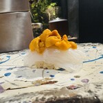 鮨shizuku 西天満 - アオリイカのウニのせ(絶品)