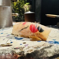 鮨shizuku 西天満 - 錦鯉に見立てたヒラメ(絶品)