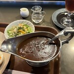 アルタイル - ポットにたっぷり入っているカレー