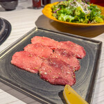 焼肉わらびホルモン 肉将軍 - 上タン塩