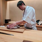 恵比寿 えんどう - 神経締めの名人瀬戸内の漁師・藤本氏より