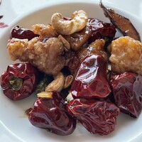 広東料理 センス - 鶏腿肉とカシューナッツの朝天唐辛子甘辛炒め