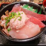 魚丼屋 - 料理写真:まぐロック丼