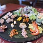 2人分の前菜の盛合せが大皿で〜華やか〜