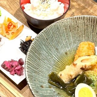 お弁当全品に温かい味噌汁付◎仕事前にもぴったりの月替わり朝食