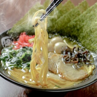 麺の硬さなど好みが選べる、とんこつラーメンは3種類◎