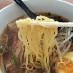 台湾料理 昇龍 - 醤油ラーメン　麺アップ