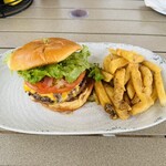 Longboards Bar & Grill - オールアメリカンチーズバーガー