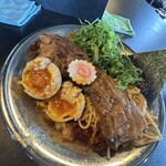 RAMEN HITONI YASASHIKU - 【葱辛魚（大辛）＝tp半コツsv味付玉子】