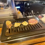 ニクアザブ - 鉄板のお肉