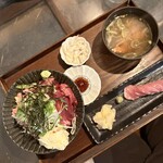 うめだ商店 - インドマグロとネギトロの丼＋インドマグロ大トロ一貫