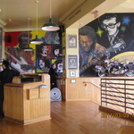 Hard Rock Cafe Guam - 正面にジェミヘンがぁ・・・