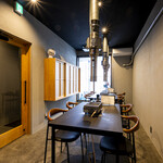 焼肉 三田 - 内観1　テーブル