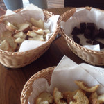 BON OKAWA 軽井沢チョコレートファクトリー - ラスクの試食