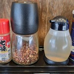 日月堂 - ゴリゴリ回して華山椒、スパイシーになります