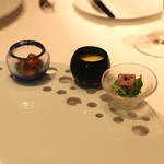 ア・ニュ ルトゥルヴェ・ヴー - アヴァンアミューズ　(夏野菜の冷製のラタトゥーユ、玉蜀黍のブランマンジェ、テリーヌ）　(2014/07)